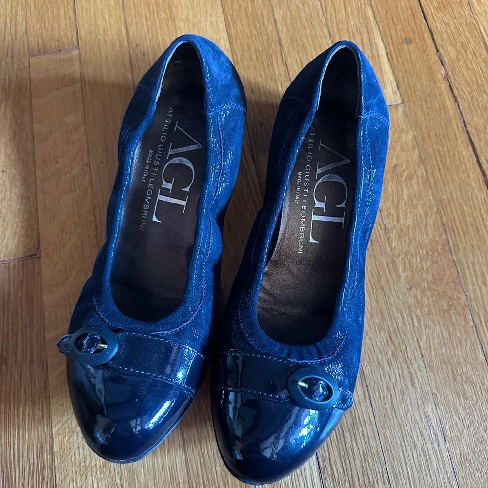 AGL navy blue leather kitten block heels with buckle detail, size 38 (US 8)